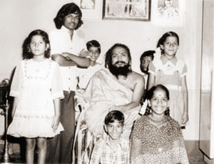 Shivabalayogi with children
