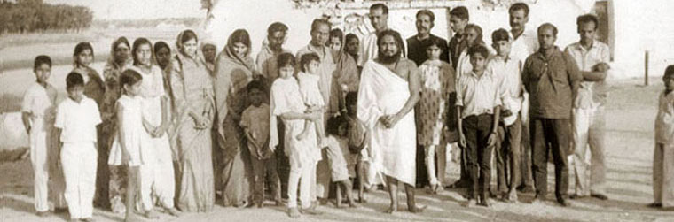 Shivabalayogi with devotees